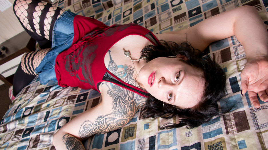 Flexible Aurora Avale Pleases Herself!